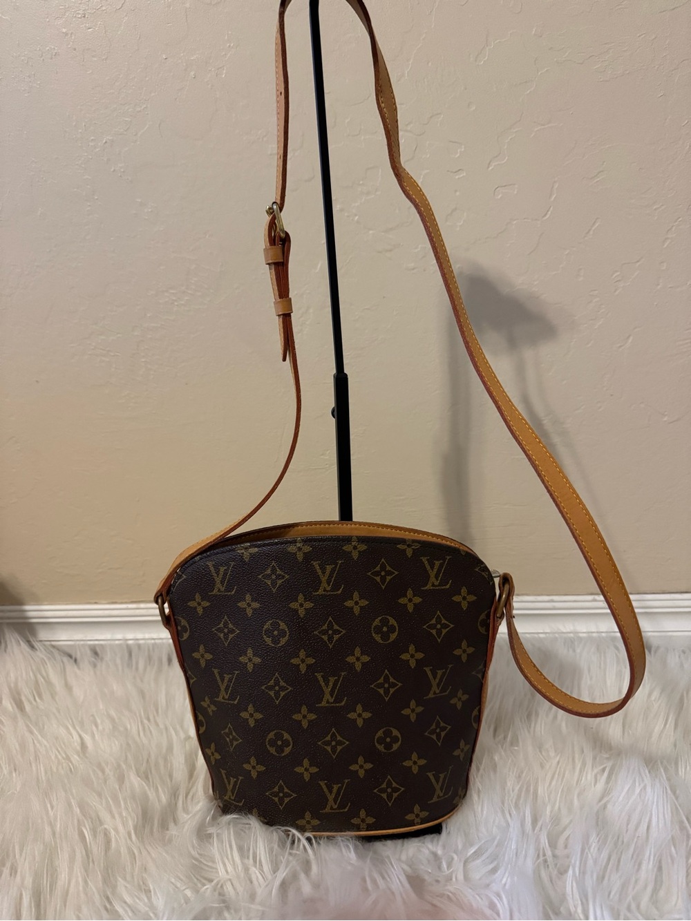 Louis Vuitton Monogram Crossbody with Vachetta Strap